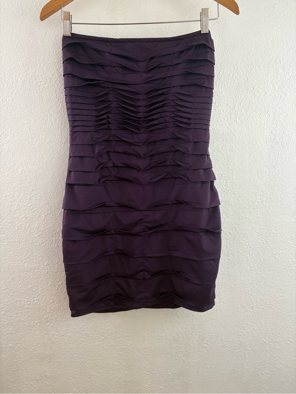 Windsor strapless tiered ruffle bodycon mini dress in a deep violet shade size M